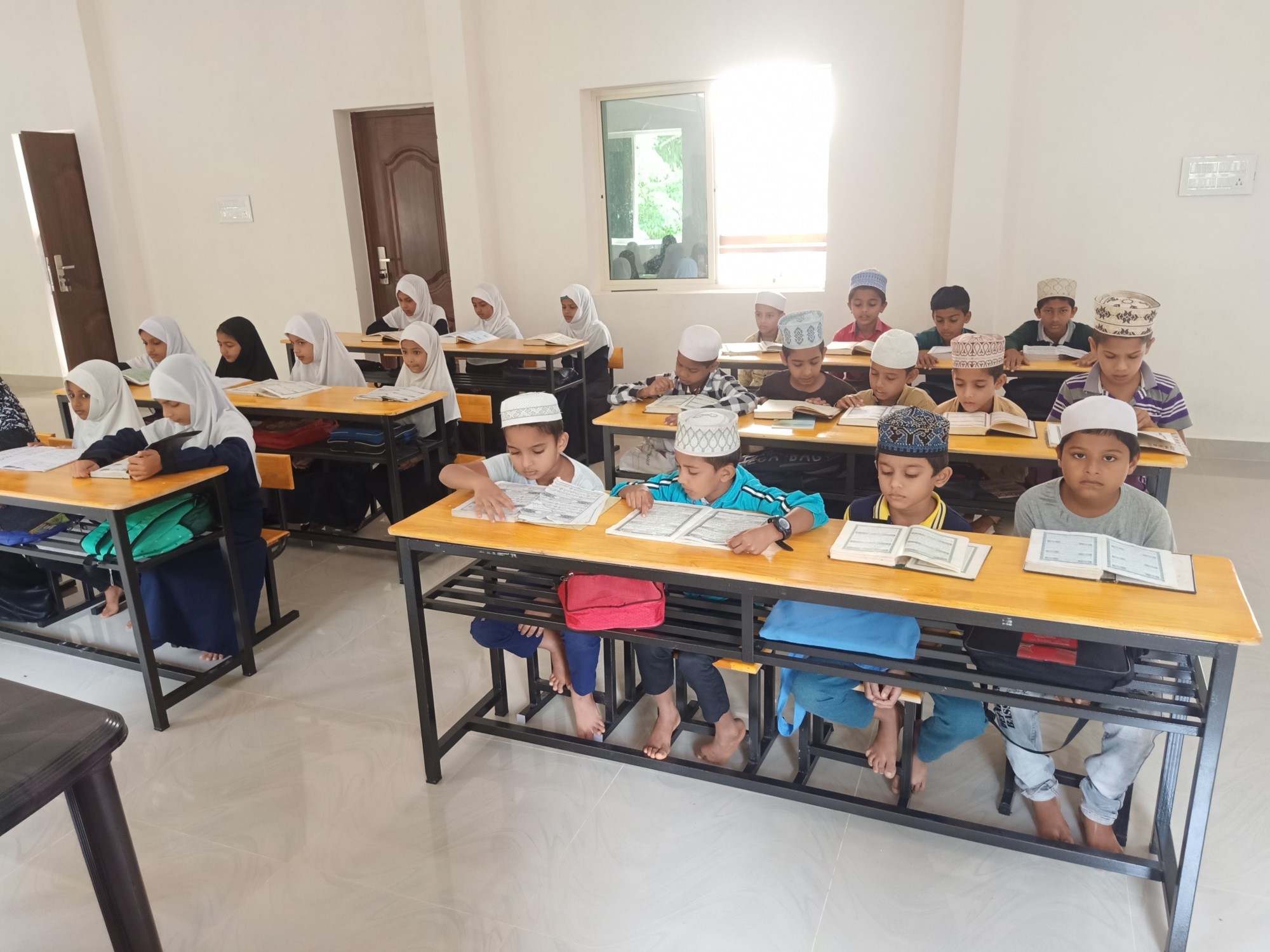 8 Classrooms School With Concrete Ceiling